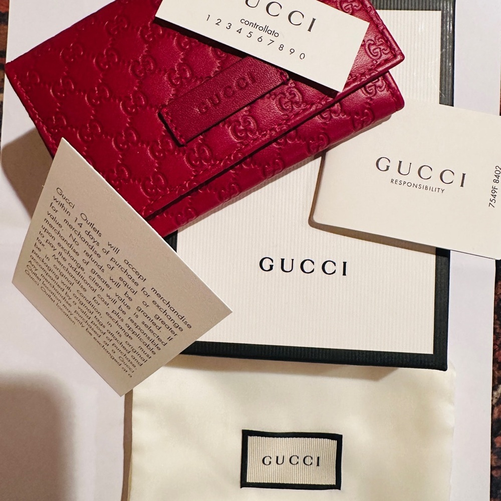 Gucci Scarlet Embossed Card Case